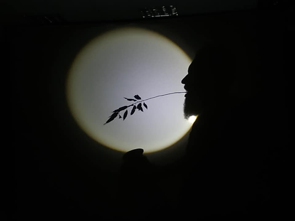 Slovēnijā jaunieši apgūst ēnu performances tehnikas