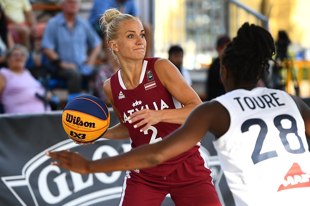 Kristīne Petermane palīdz Latvijas sieviešu 3×3 basketbola izlasei izcīnīt bronzu