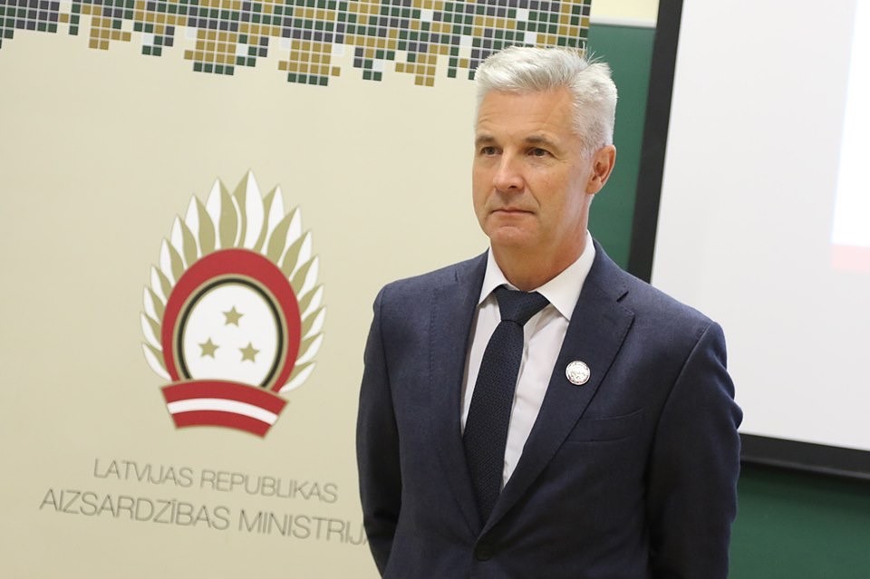 Arī civiliedzīvotājiem kara situācijā būs jāprot sevi aizsargāt 