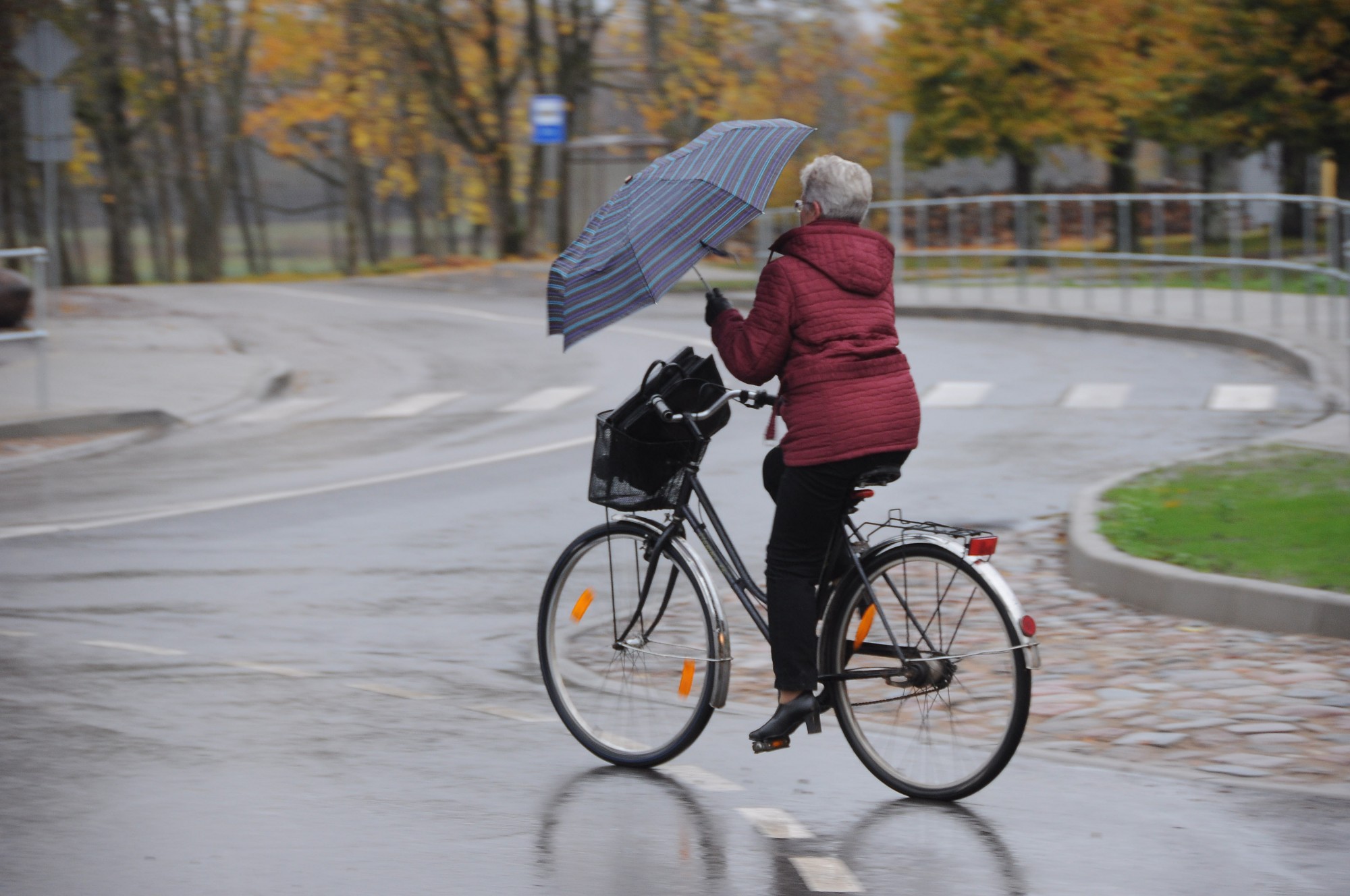 Cukura ielā “Audi” uzbrauc velosipēdistei