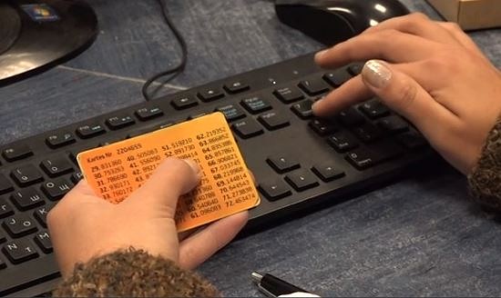 Atteikšanās no kodu kartēm Liepājas bankās rindas neveido