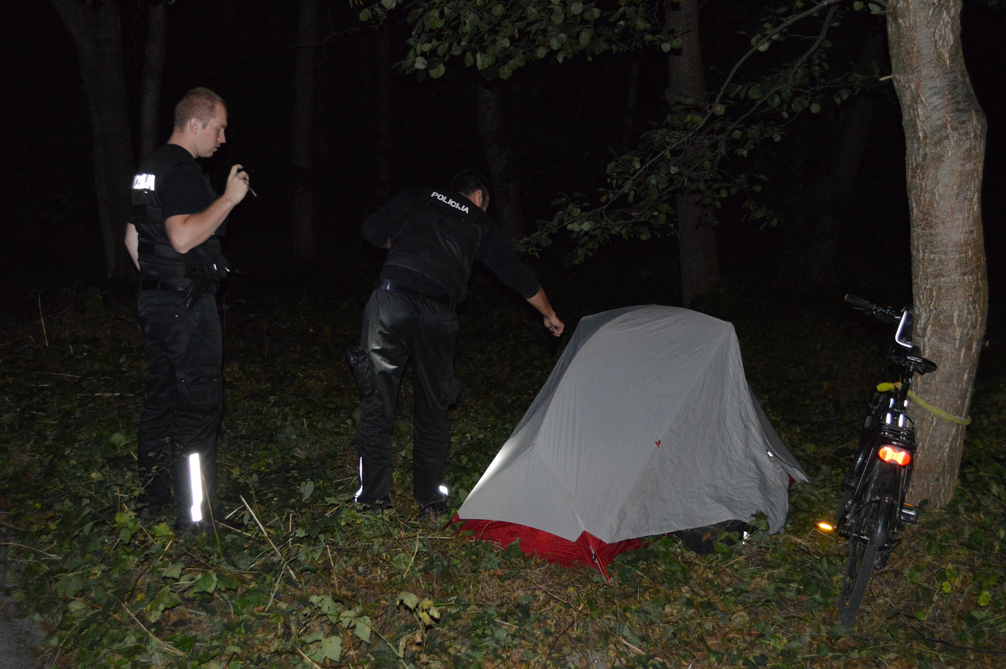 Policijas reids. Likumsargi cēla kritušos un izšķīra konfliktus