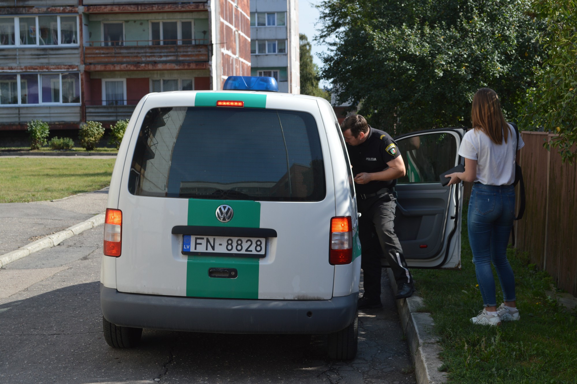 Policija pie tehnikuma tvarsta pīpētājus