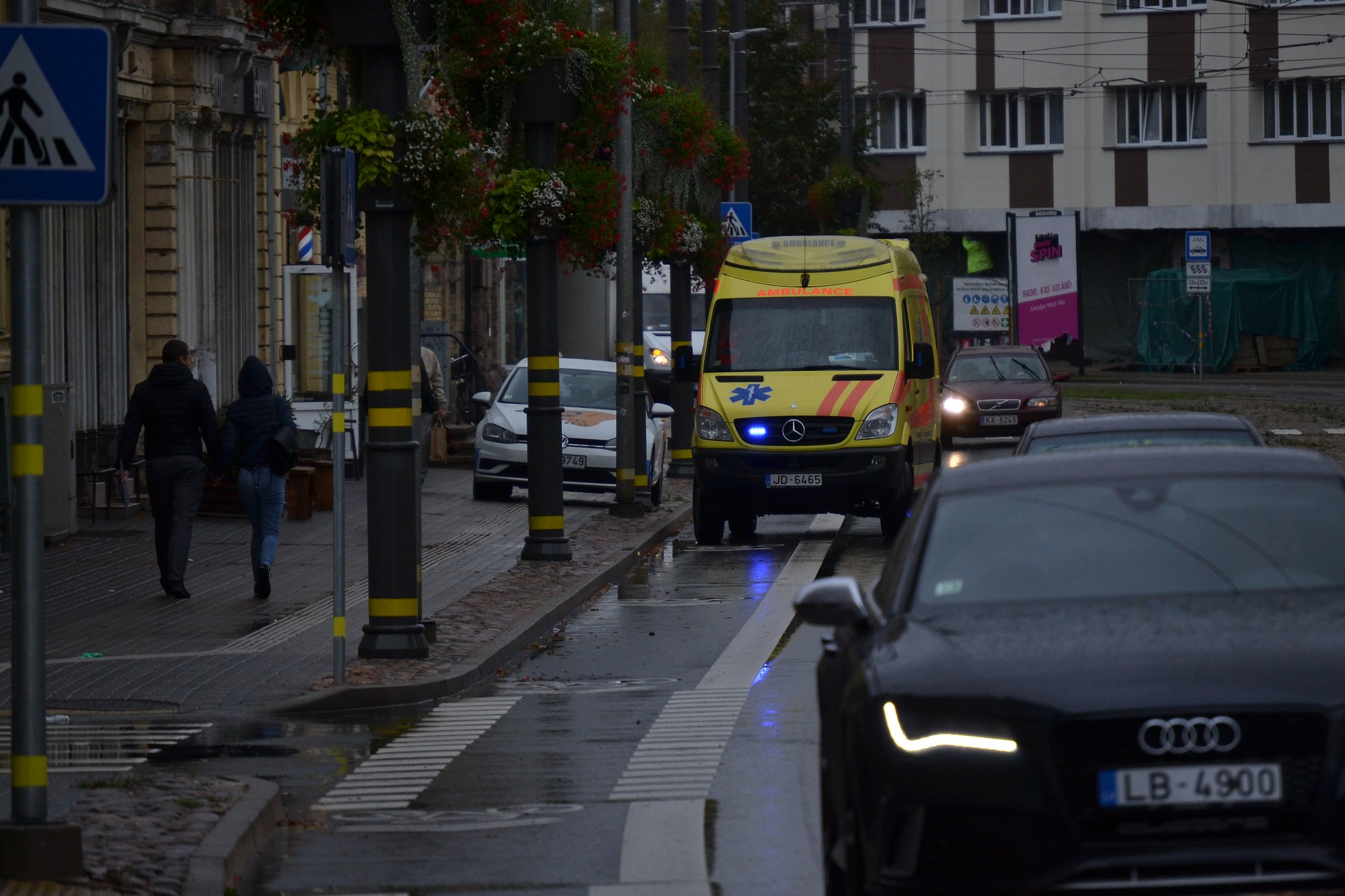 Satiksmes negadījumā cietis motorollera vadītājs