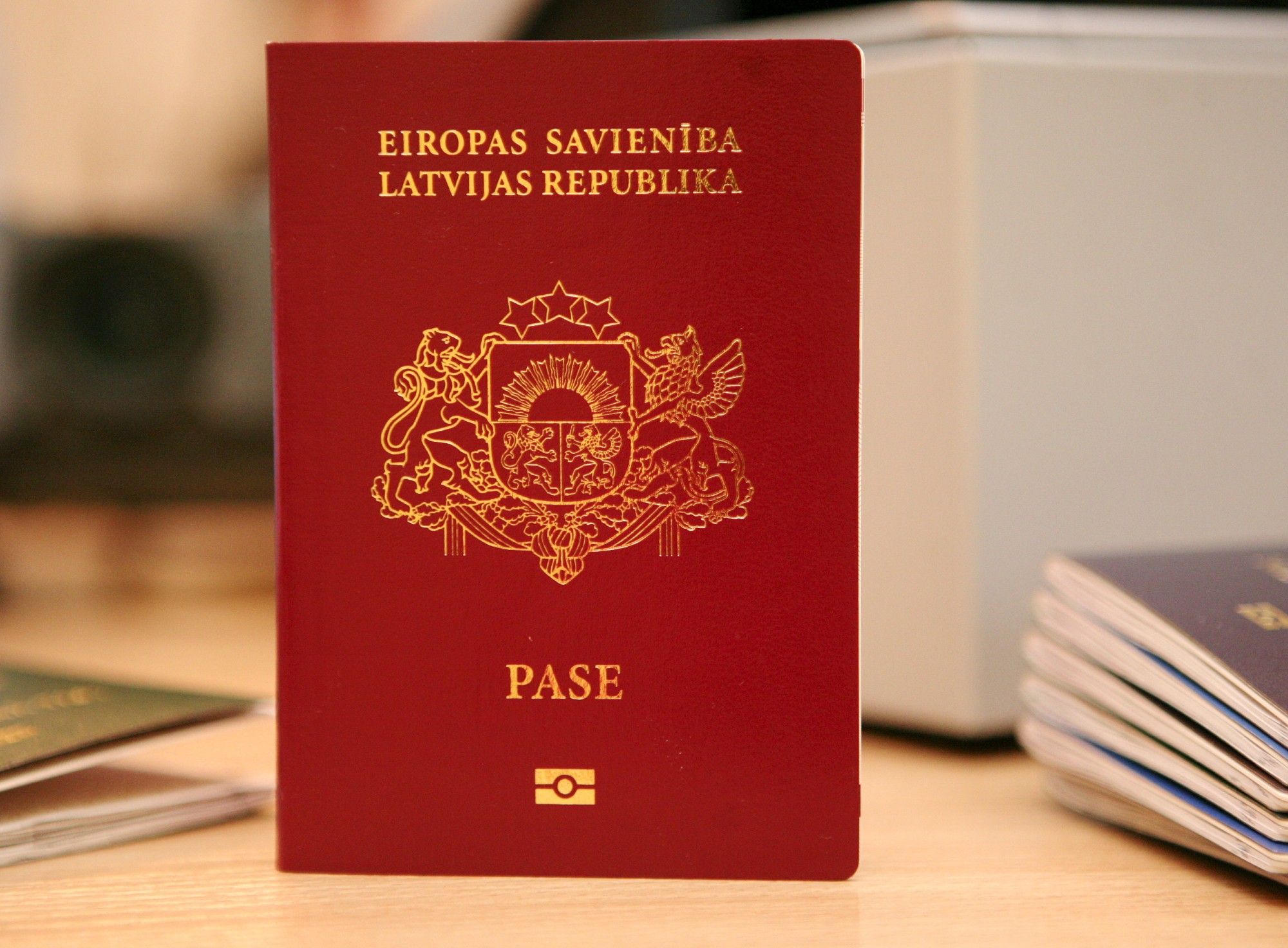 Saeimas komisija atbalsta Vējoņa iniciatīvu par nepilsoņu statusa piešķiršanas izbeigšanu bērniem
