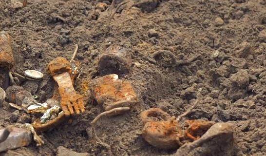 Metāla detektoru izmantošana nereti iznīcina sabiedrībai nozīmīgas vēsturiskās liecības