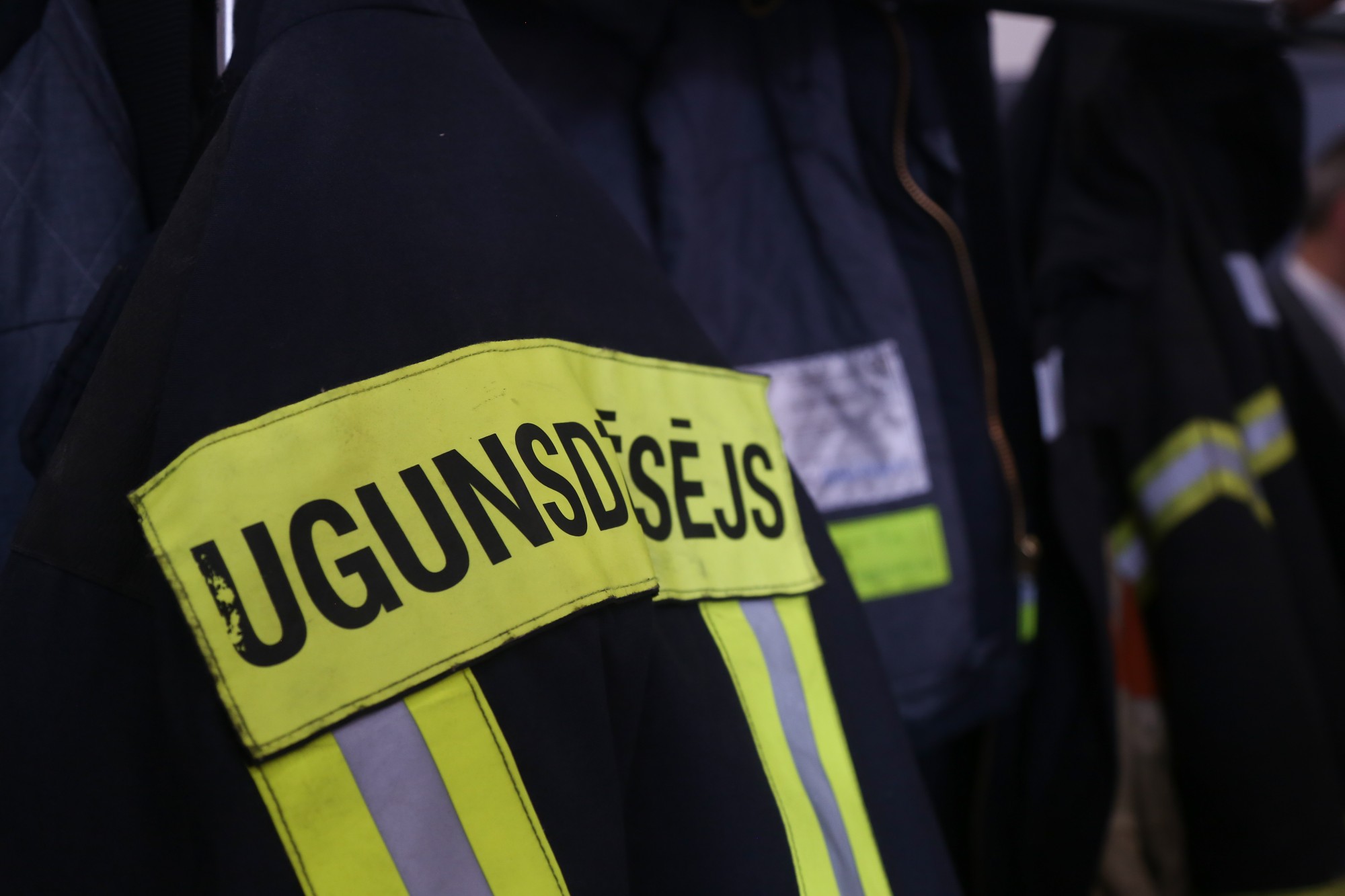 Glābēji saņēmuši 11 izsaukumus par vēja nogāztiem kokiem un zariem