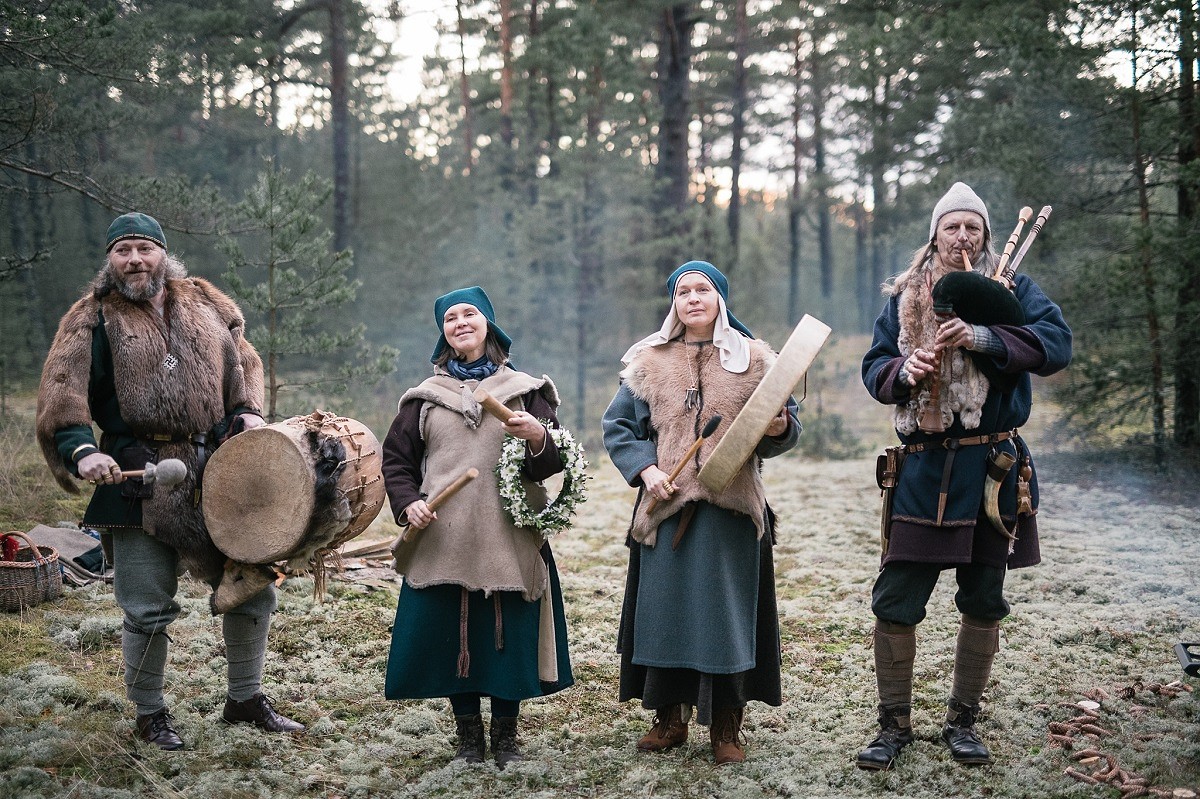 ”Austras istabā” uzstāsies folkloras kopa ”Delve”
