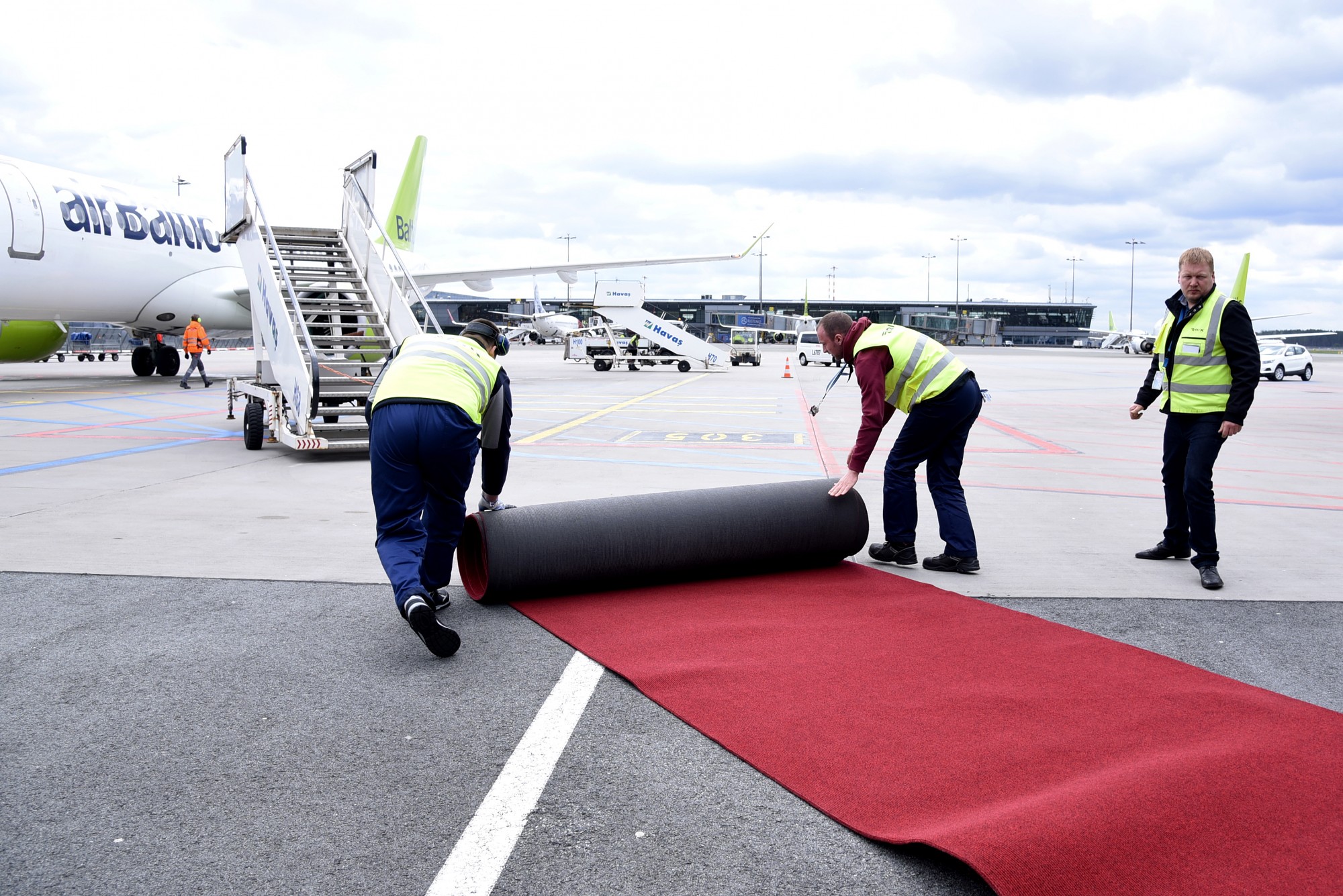 Murgs. “Airbaltic” atstāj pasažieri aiz borta un pamet vienu