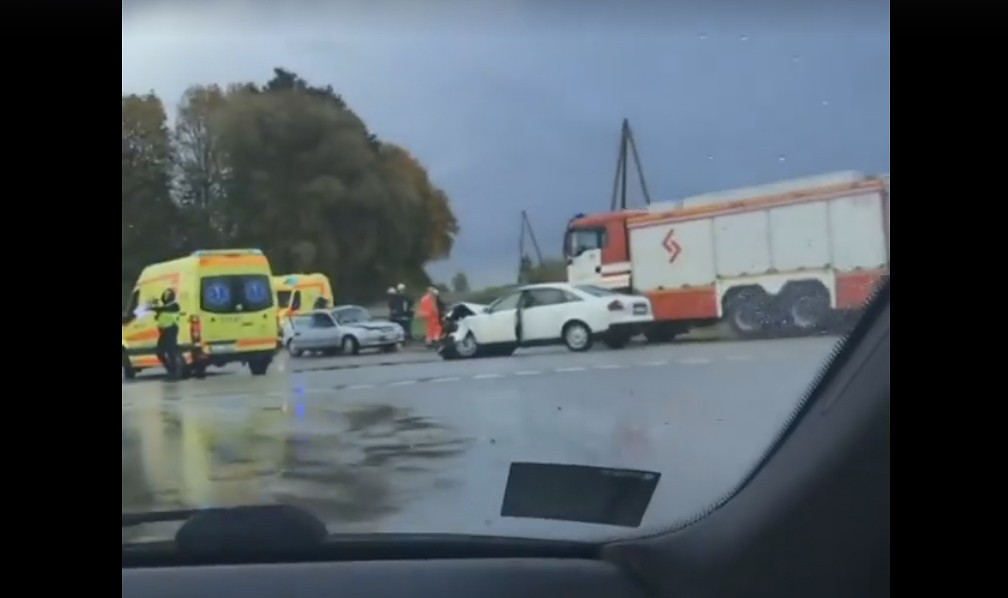 Medzes pagastā divu automašīnu sadursmē izdziest dzīvība
