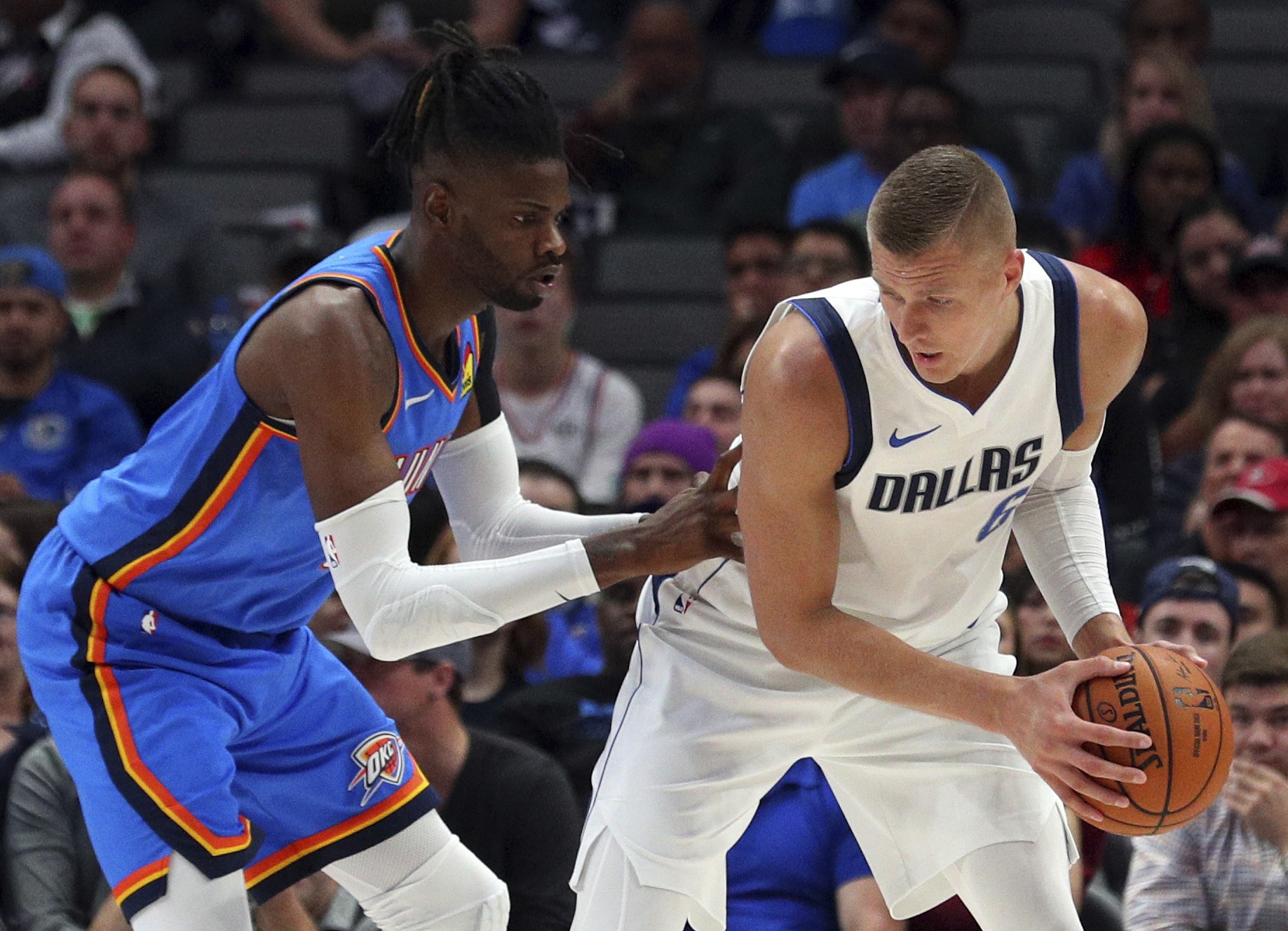 Porziņģim “double-double” “Mavericks” uzvarā