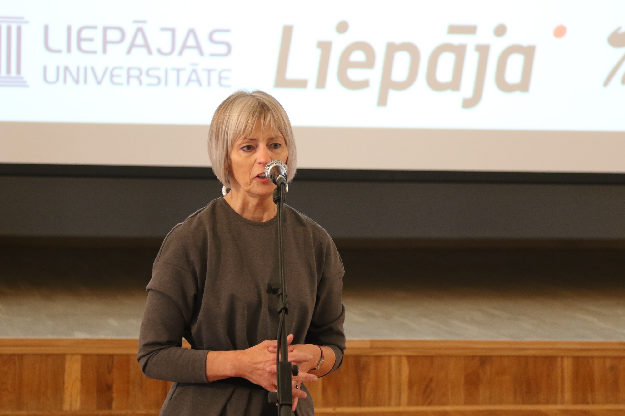 Konferencē ”Ja matemātika patīk” godina profesoru Jāni Menci