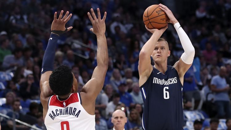 Porziņģim zema precizitāte un deviņi punkti “Mavericks” zaudējumā