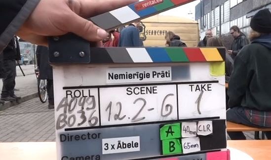 Brāļi Ābeles Liepājā filmē savu jauno spēlfilmu par mākslinieku bohēmu