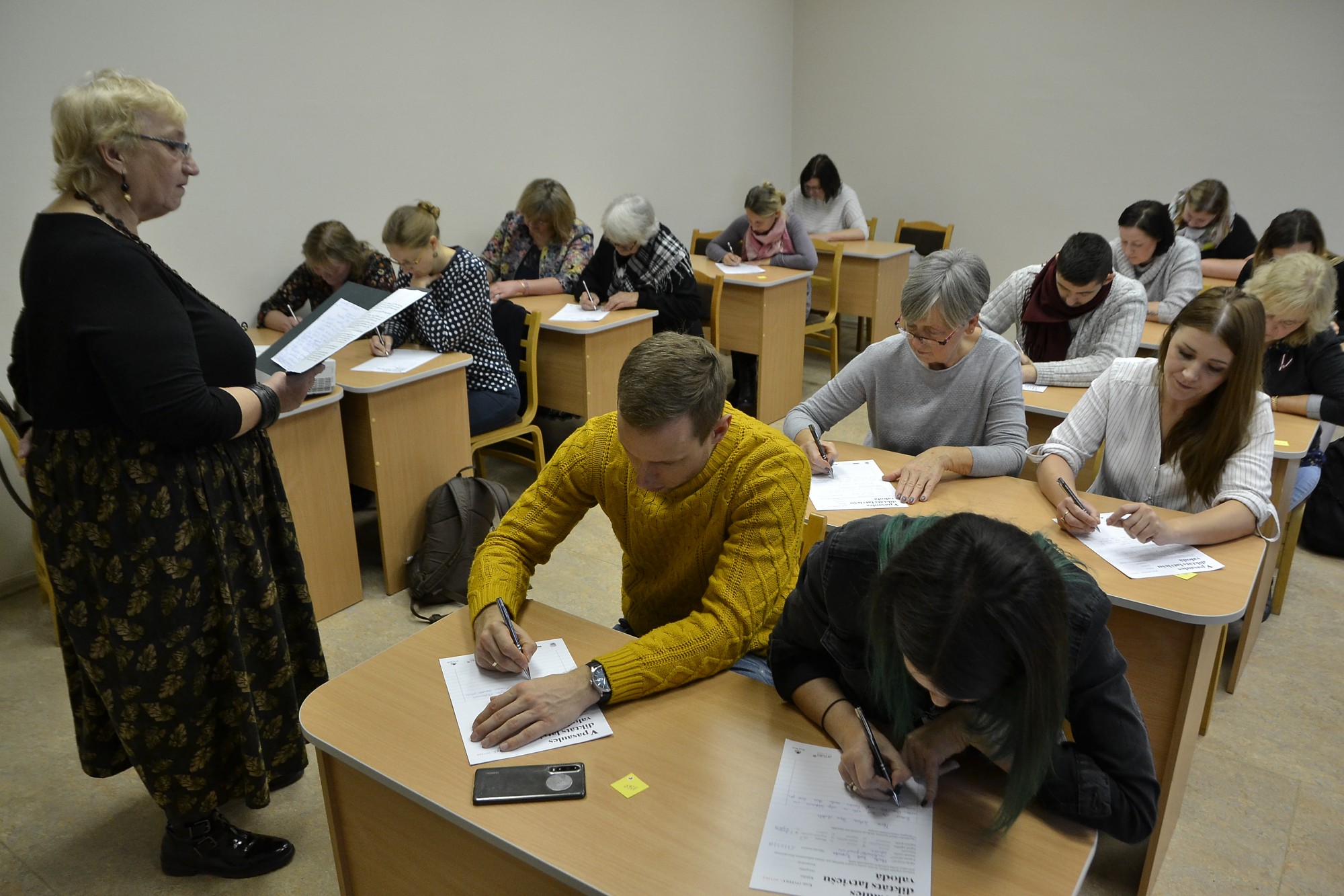 Latviešu valodas svētki, diktātu rakstot