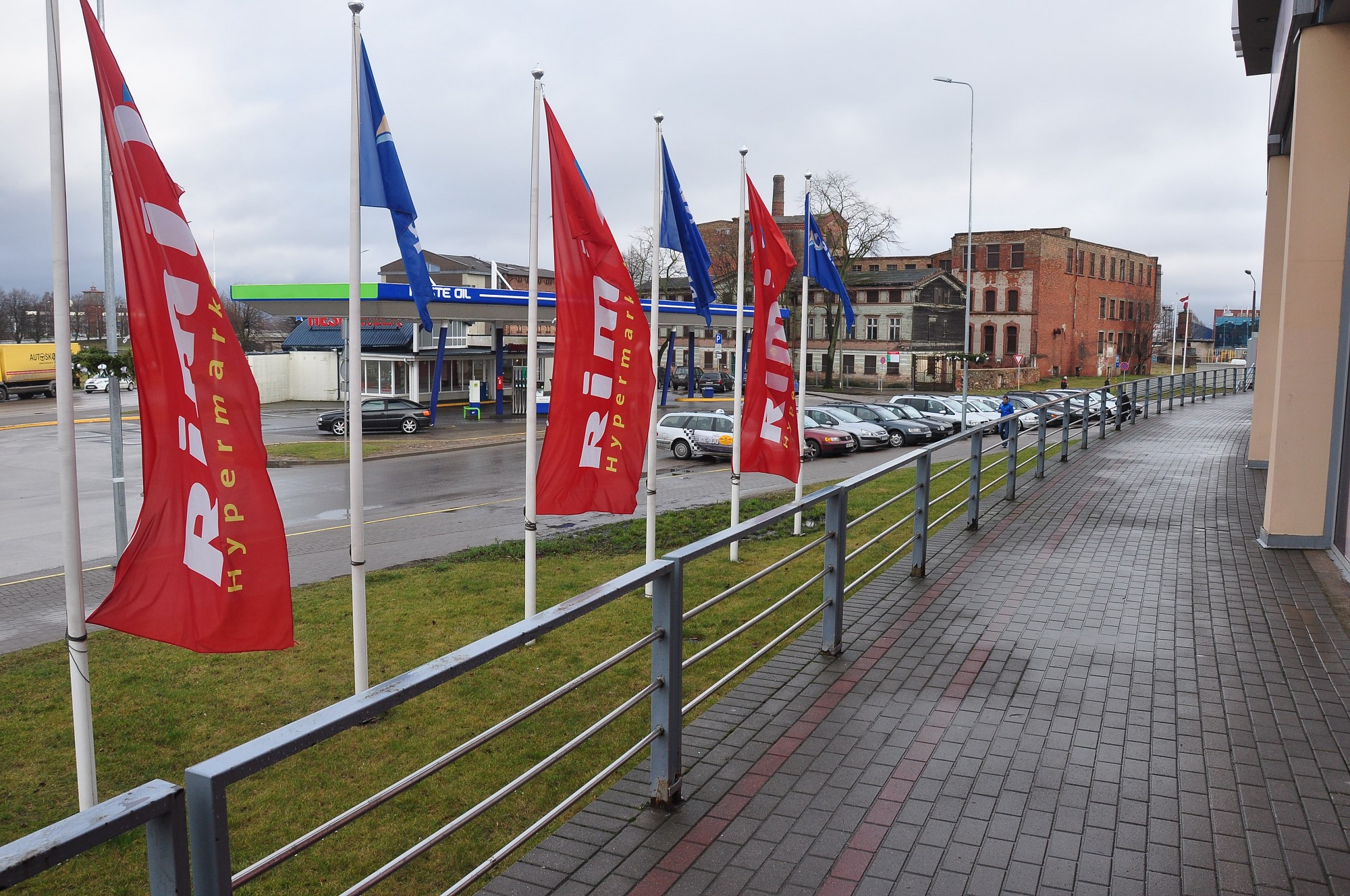 Pircēji jautā: kad “Ostmalā” salabos eskalatoru?