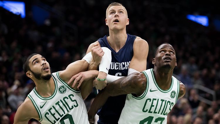 Porziņģim pieticīga spēle Bostonā un sezonas pirmais zaudējums viesos