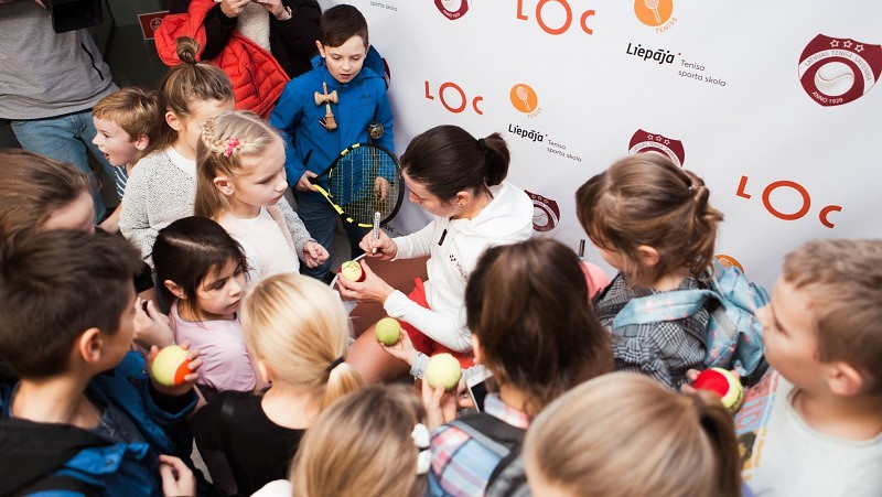 Sevastova viesojas Liepājā, aizvada koptreniņu un sniedz autogrāfus
