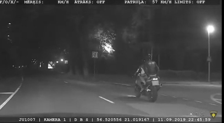 Motociklists, kurš no policistiem bēga ar 216 km/h, saukts pie atbildības