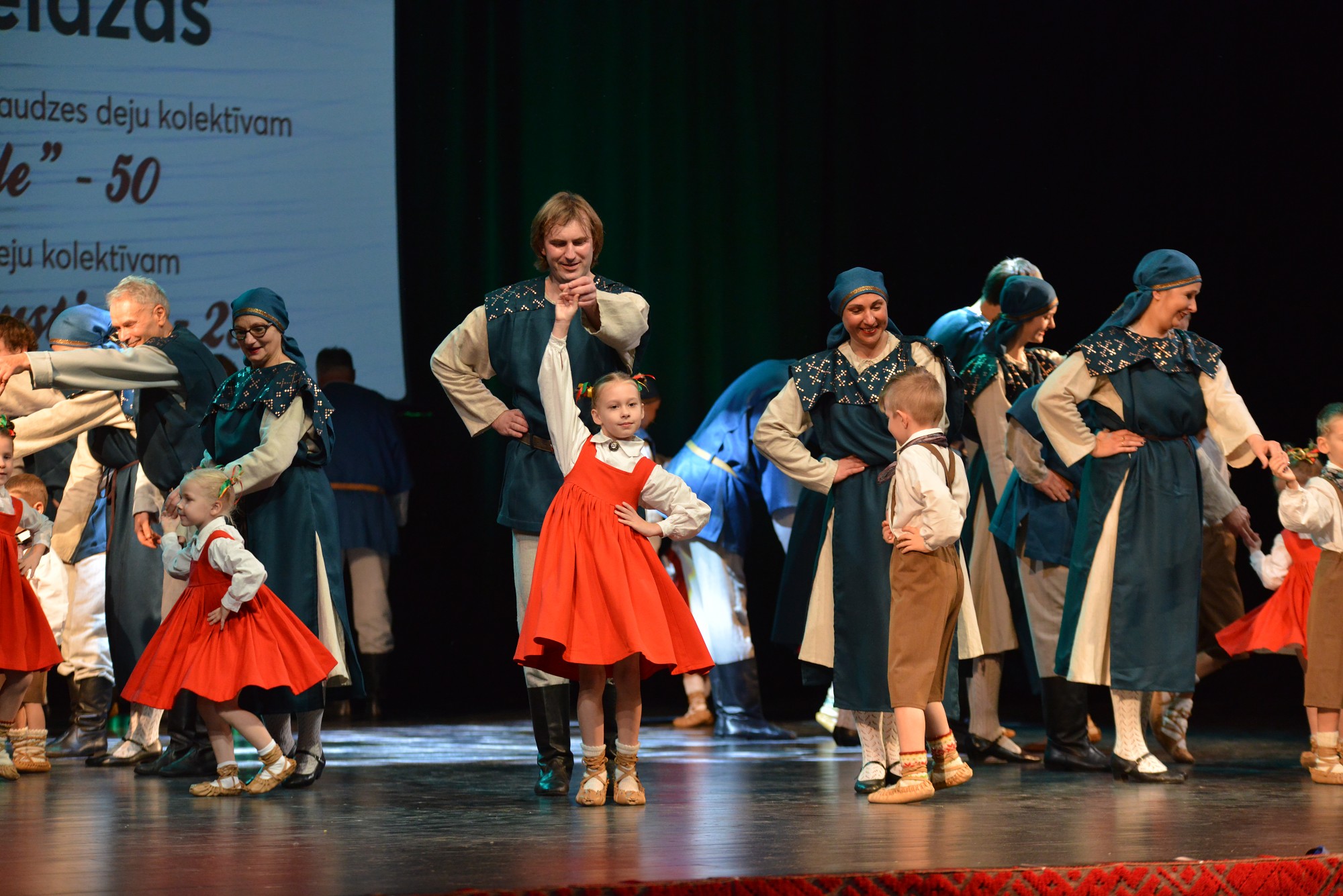 Dejotāji “kvēli” nosvin jubileju