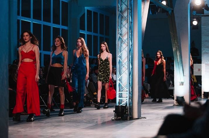 Mūzikas, mākslas un dizaina vidusskolas audzēkņi kvalificējas jauno modes dizaineru konkursam