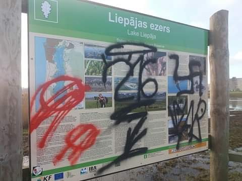 Cik ilgi turpinās postīt pastaigu laipu Liepājas ezerā?