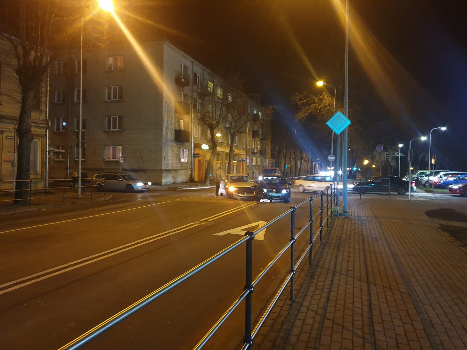 Brīvības ielā saskrienas divi “Volkswagen” spēkrati