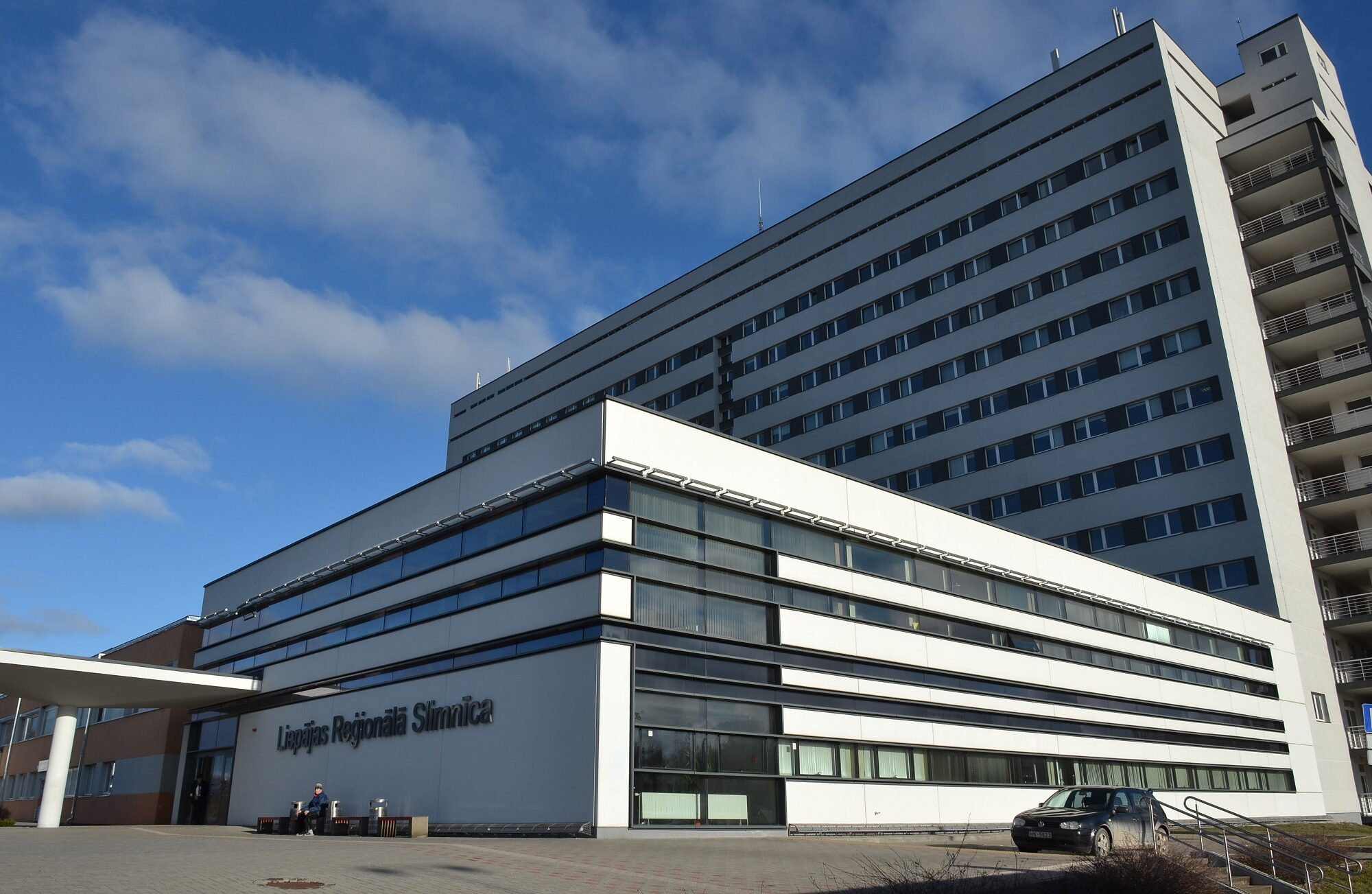 Prombūtnē vēl vairāk Liepājas slimnīcas darbinieku