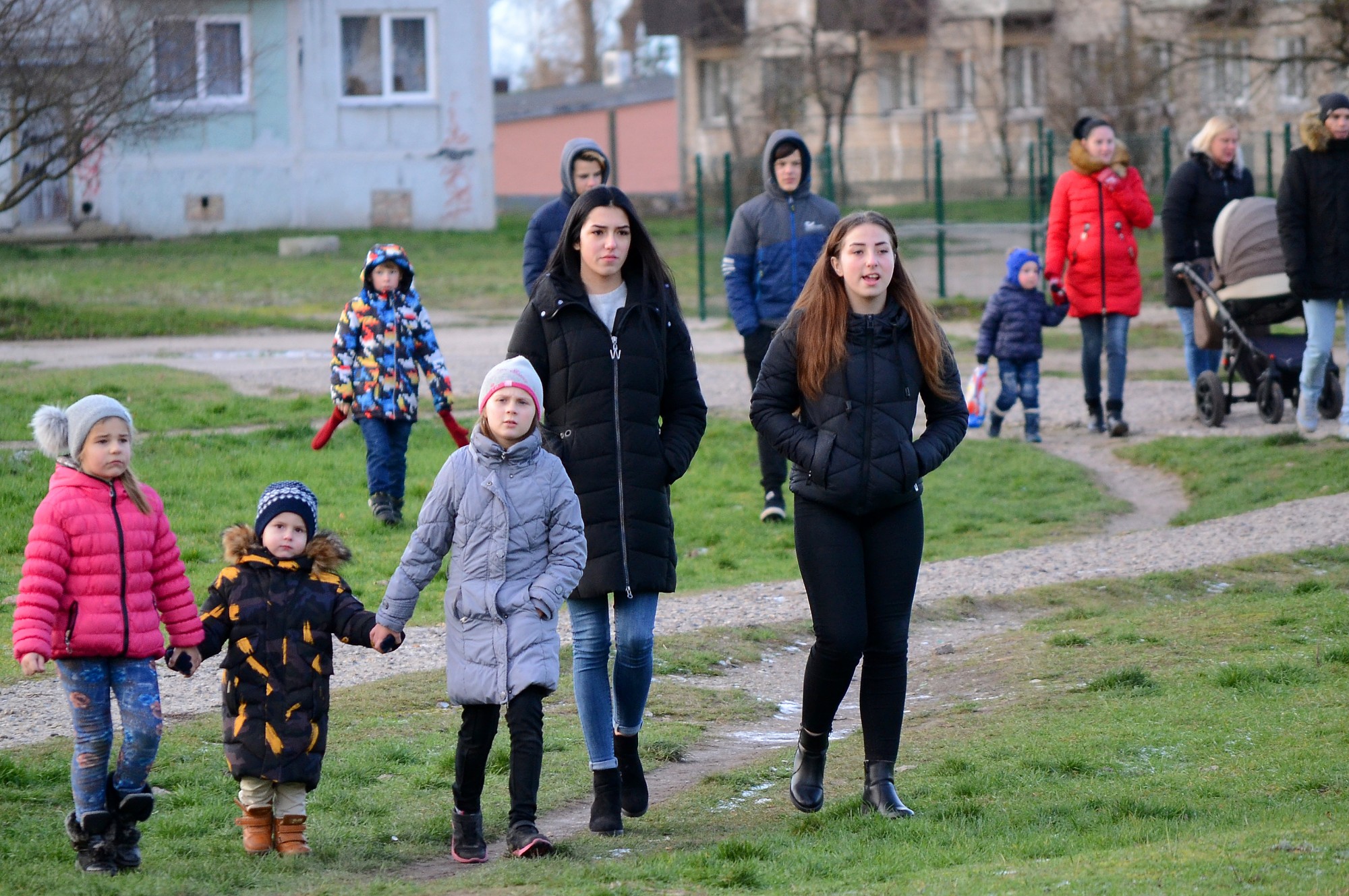 Arī Karostā iededza lielo Ziemassvētku egli