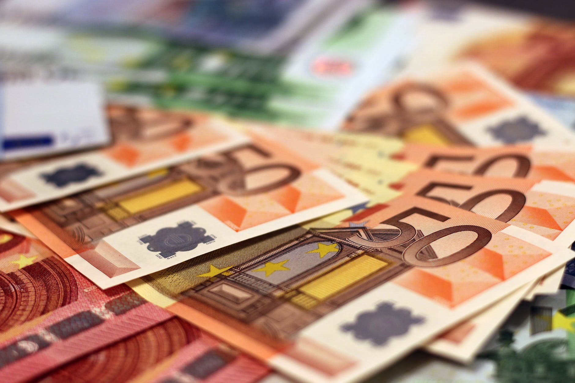 EP priekšvēlēšanu kampaņa līdz šim partijām izmaksājusi teju divus miljonus eiro