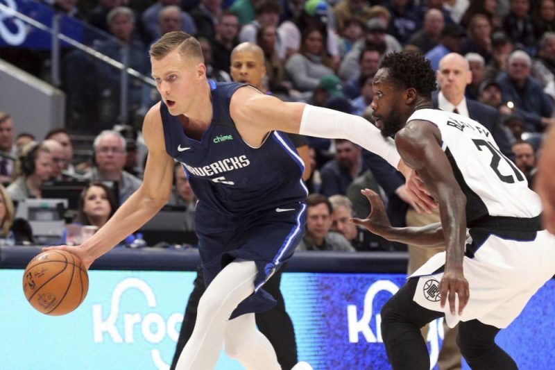 Porziņģis atgriežas ar 10+9, bet neglābj “Mavericks” no zaudējuma