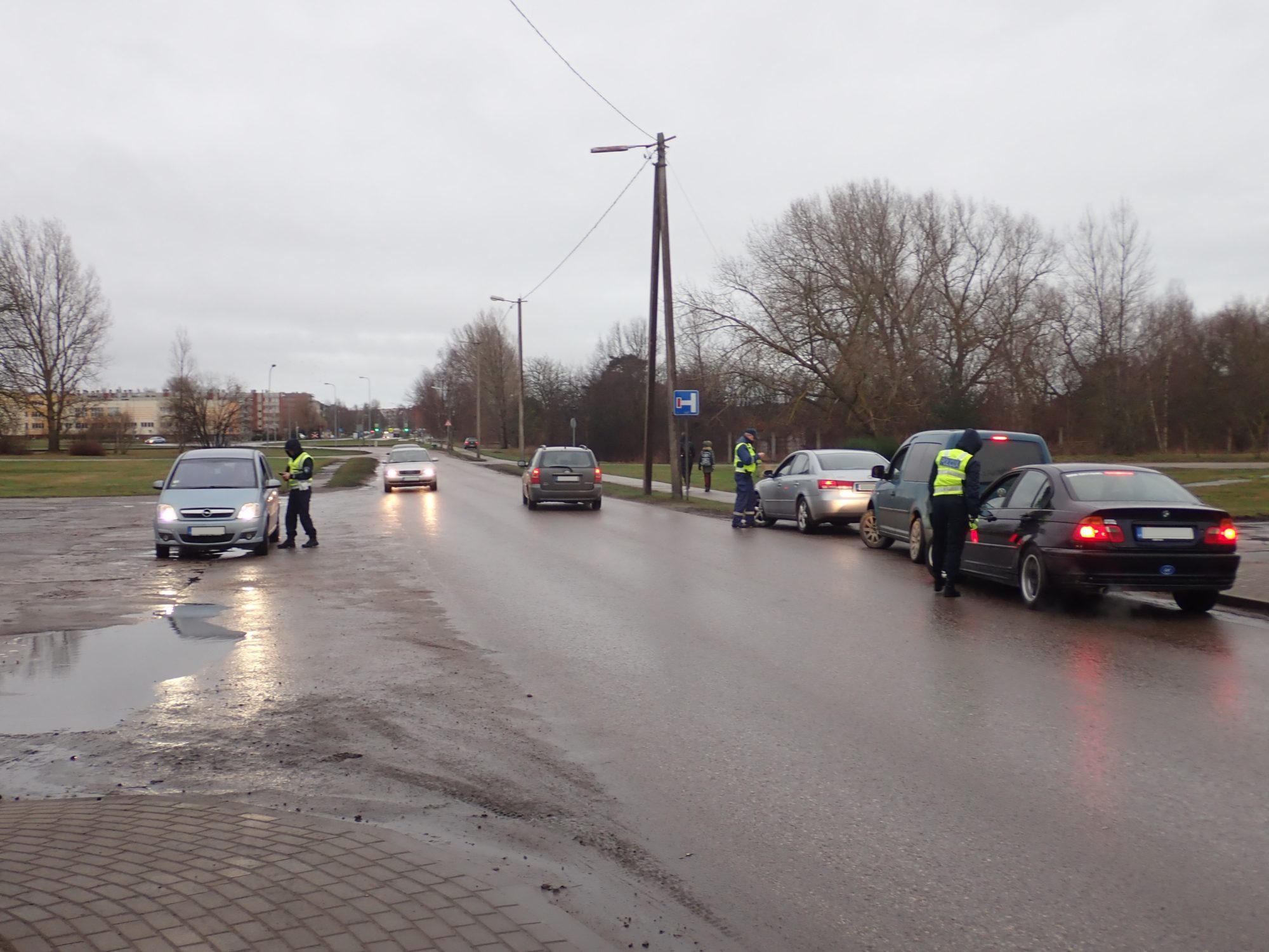 Vienas dienas laikā Kurzemē pārbaudīti 1 529 transportlīdzekļu vadītāji; noformēti 142 administratīvo pārkāpumu protokoli