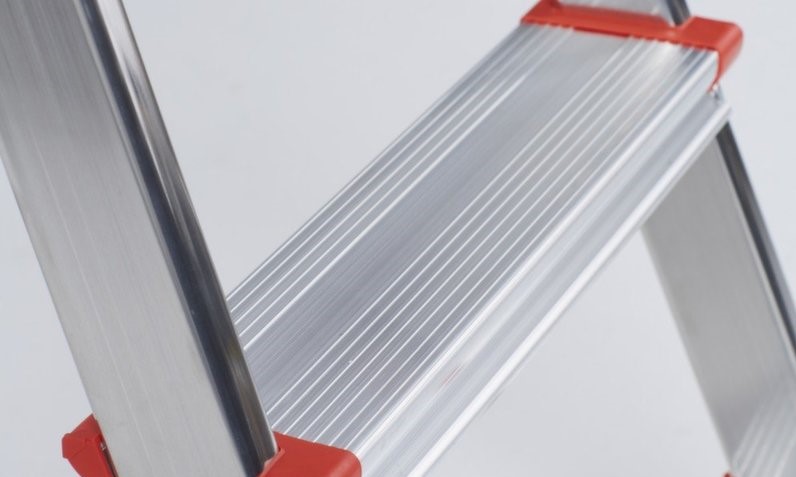 Nenostiprinātas kravas dēļ sabojā automašīnas
