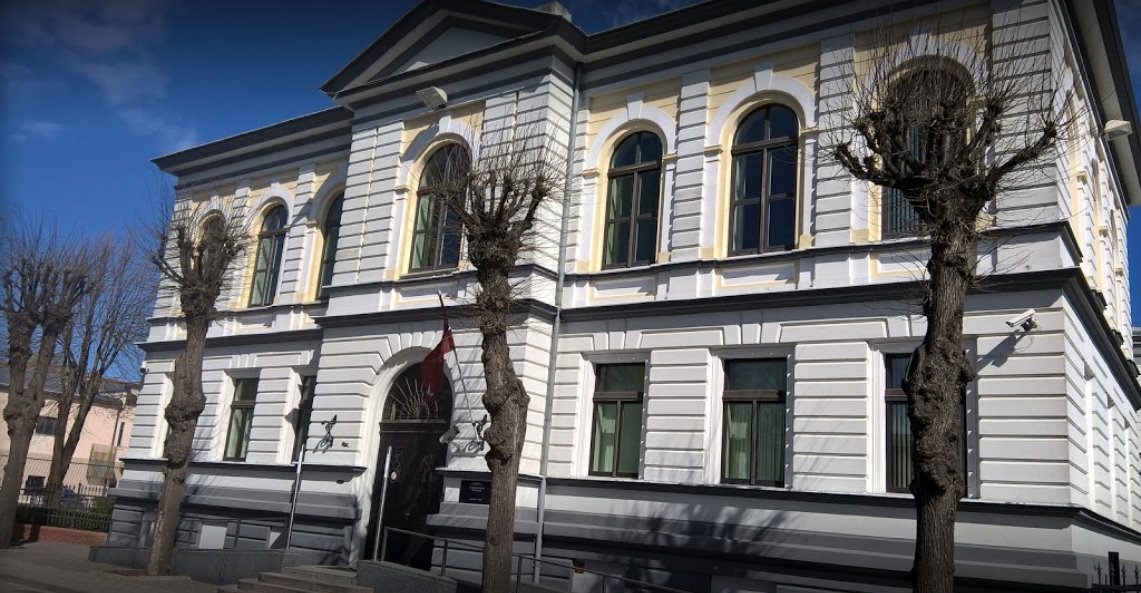 Apseko bankas ēku teātrim