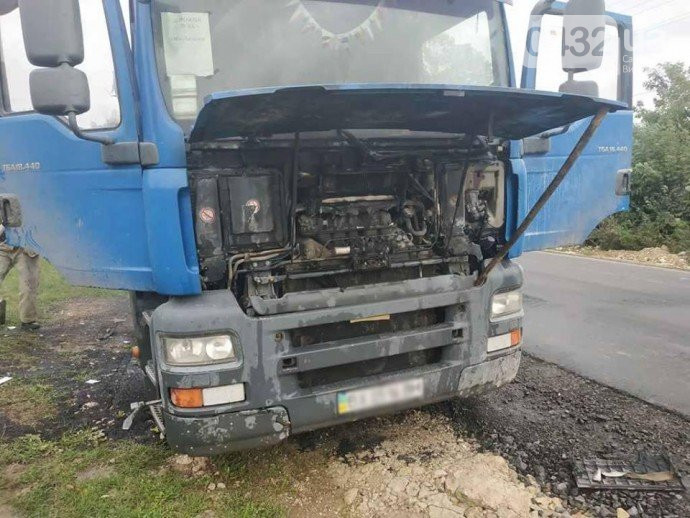 Liepājā, Atmodas bulvārī, degusi kravas automašīna
