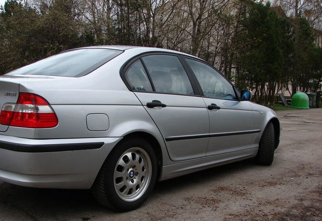 Raiņa ielā divu “BMW” automašīnu sadursme