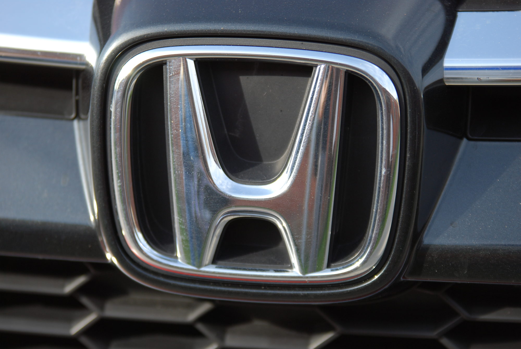 Neievēro drošu braukšanas distanci un izraisa avāriju