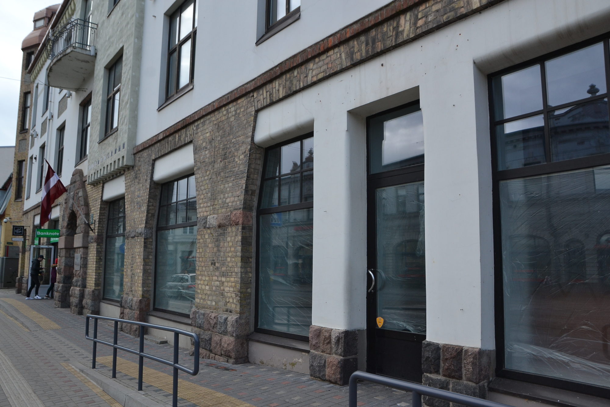 Bistro “Trīs sivēni” aiziet no Lielās ielas