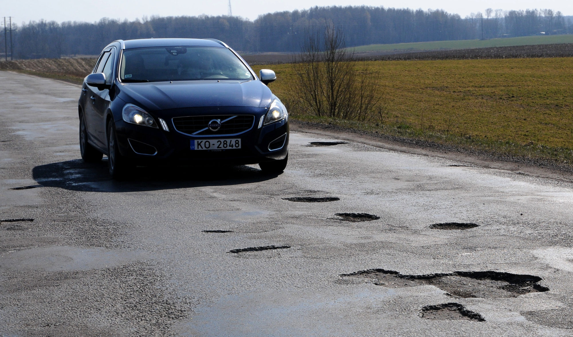 Sliktais ceļu stāvoklis varētu kavēt novada attīstību