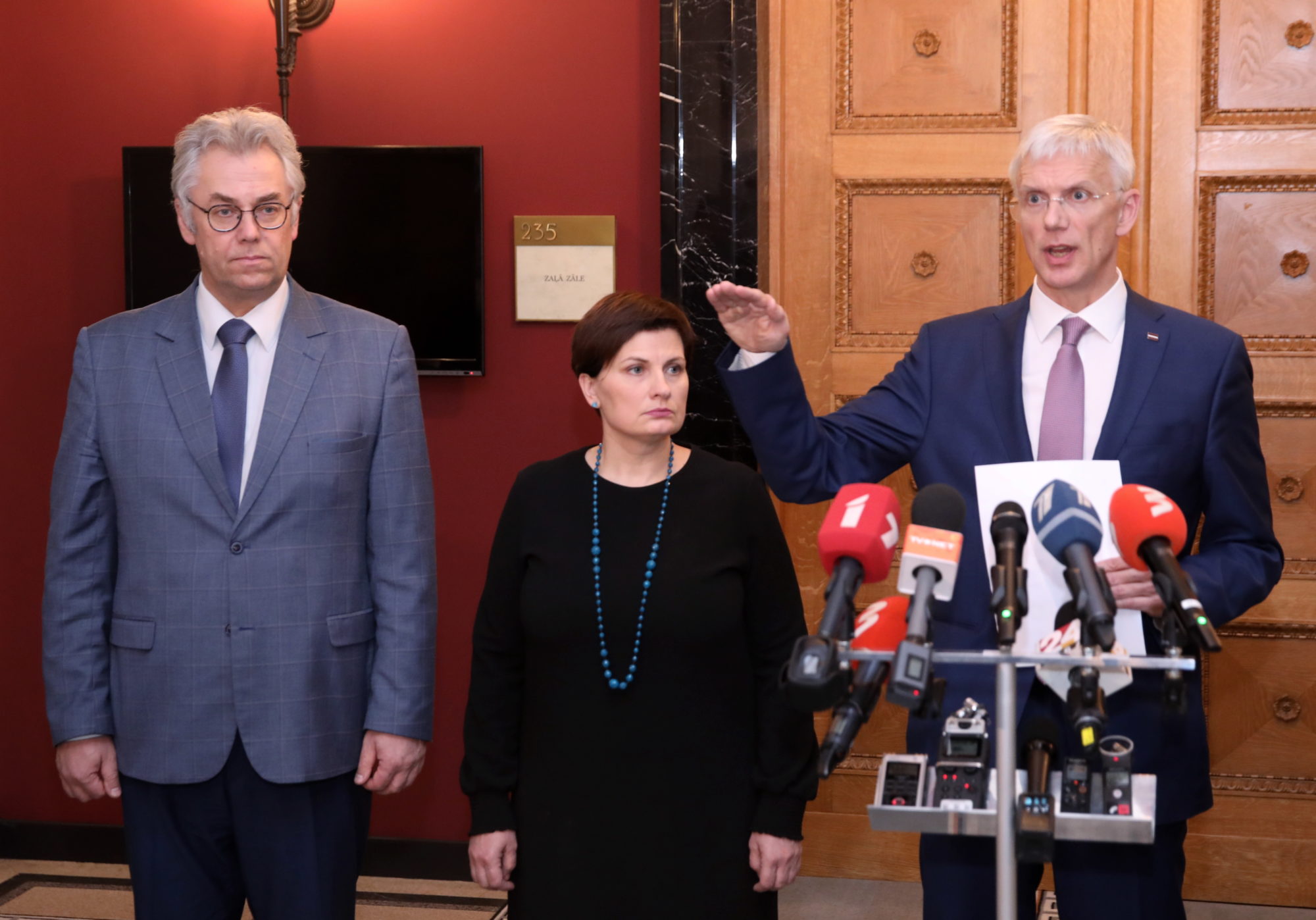 Latvijā līdz Lieldienām izsludina ārkārtējo situāciju Covid-19 vīrusa dēļ, nosakot stingrus ierobežojošus pasākumus