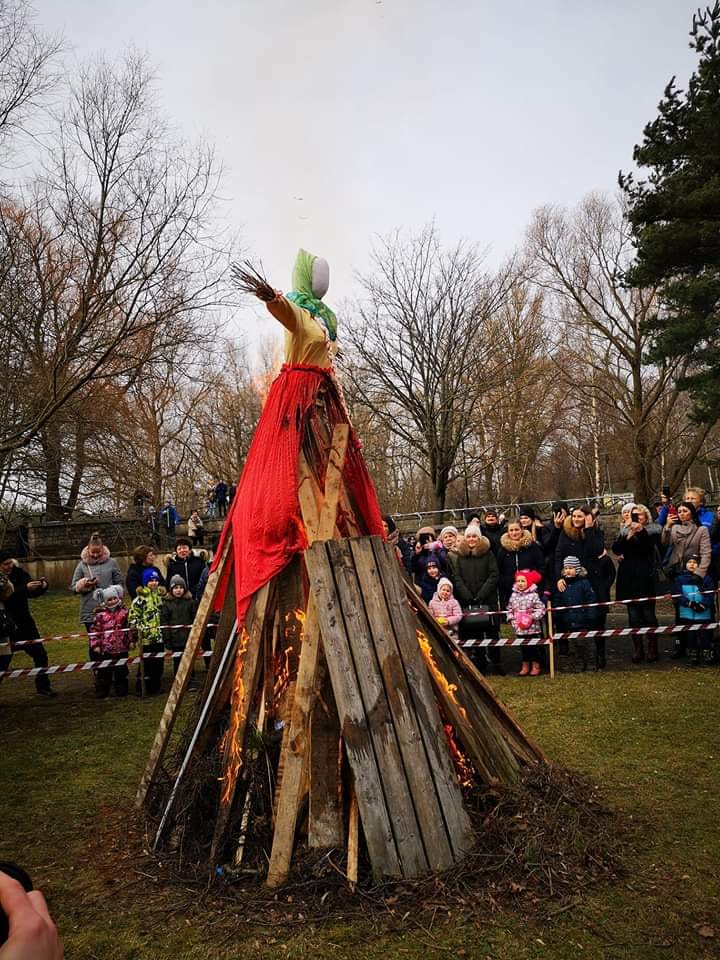 Tradicionāli svin Masļeņicu