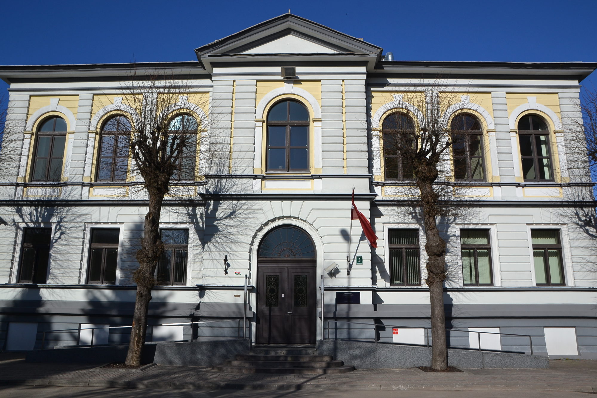 Pašvaldība pārņem bankas ēku. Noderēs teātriem un muzejam