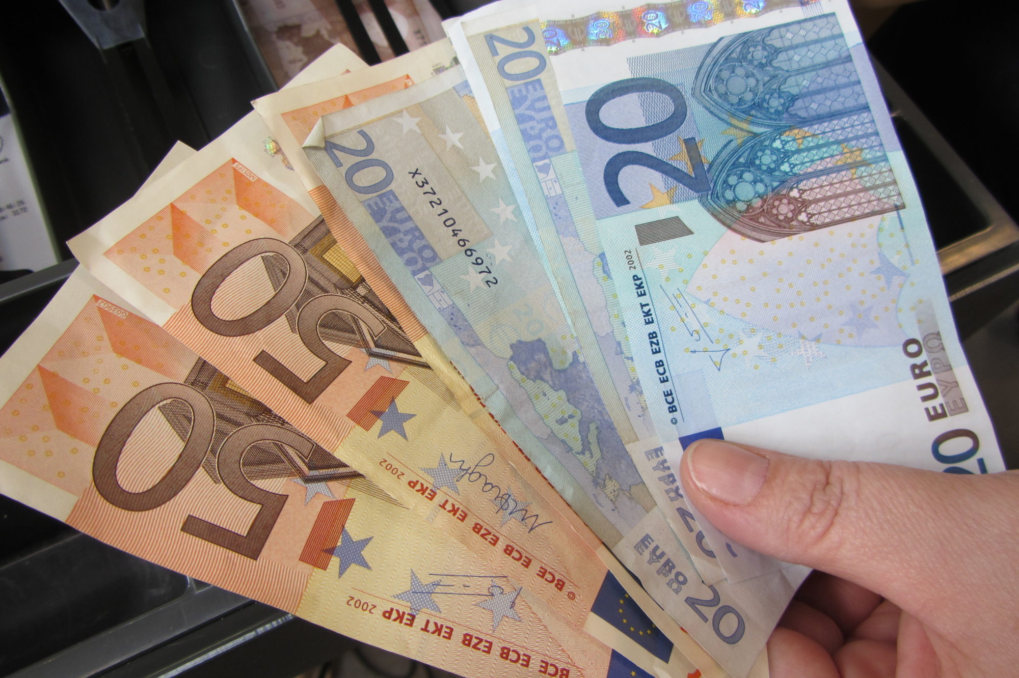 Pieļauj iespēju pārskatīt bezdarbnieku pabalsta izmaksas ilgumu