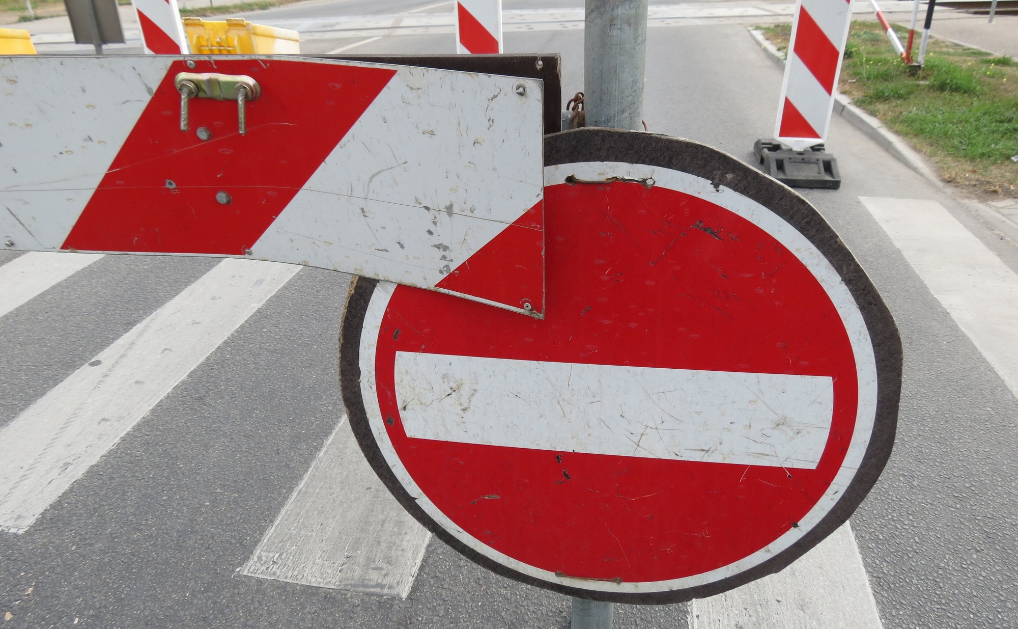 No 1.aprīļa slēgs satiksmi Cukura un Dorupes ielas posmos
