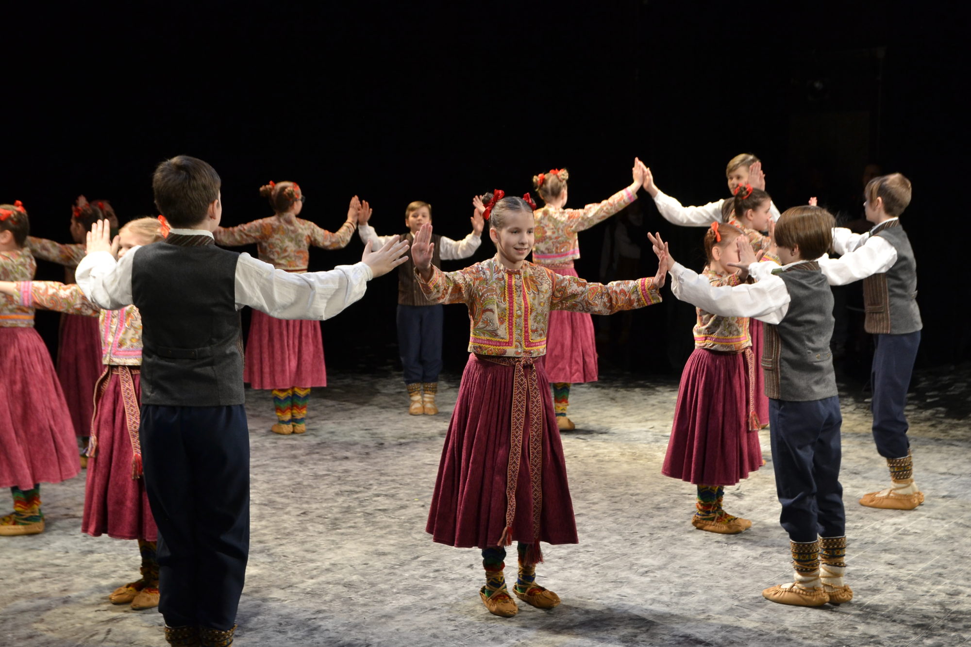 Svarīgākais piecgades eksāmens dejotājiem – dziesmu un deju svētku skate