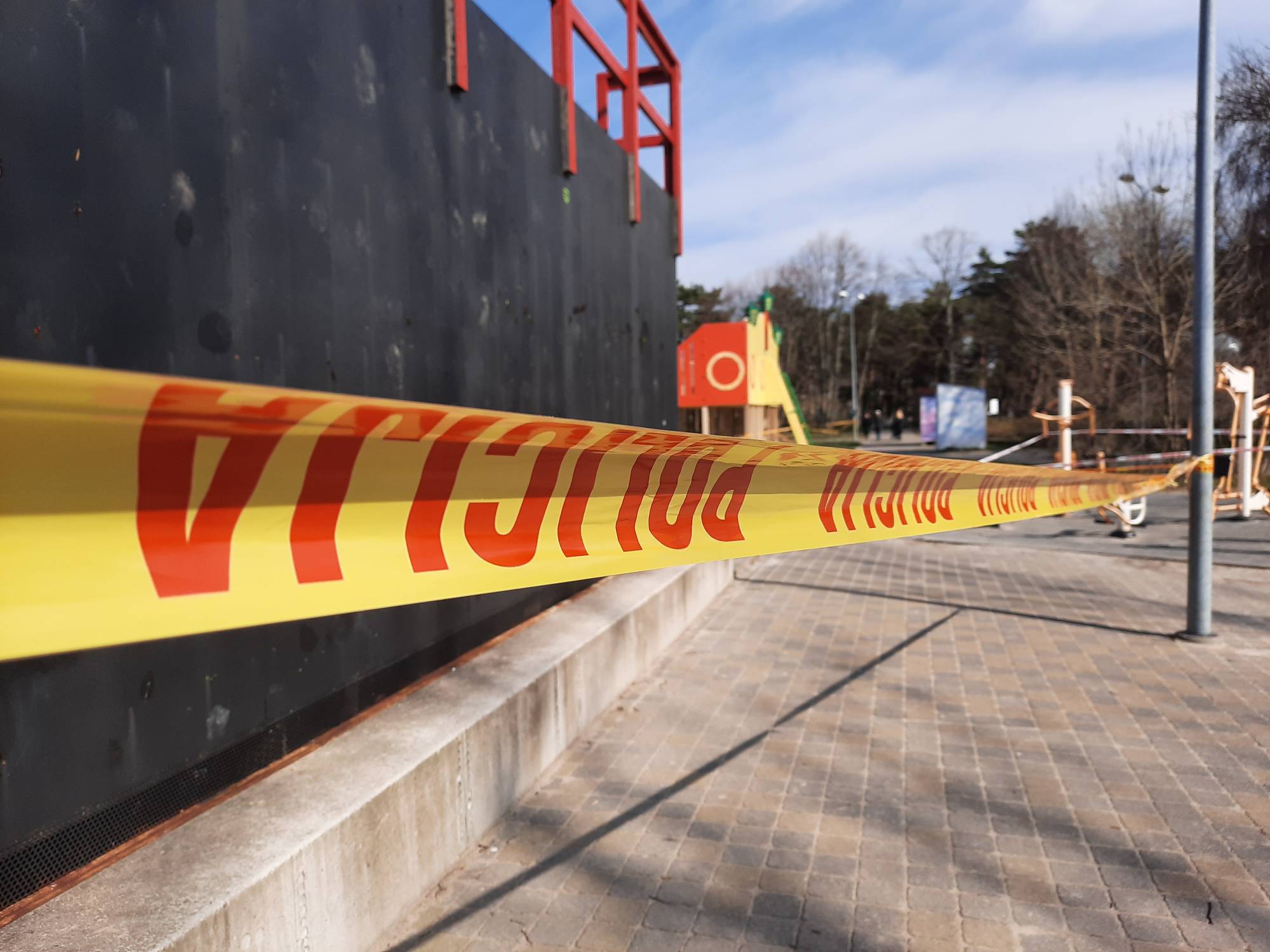 Slēgti publiskie ielu vingrošanas laukumi un skeitparks