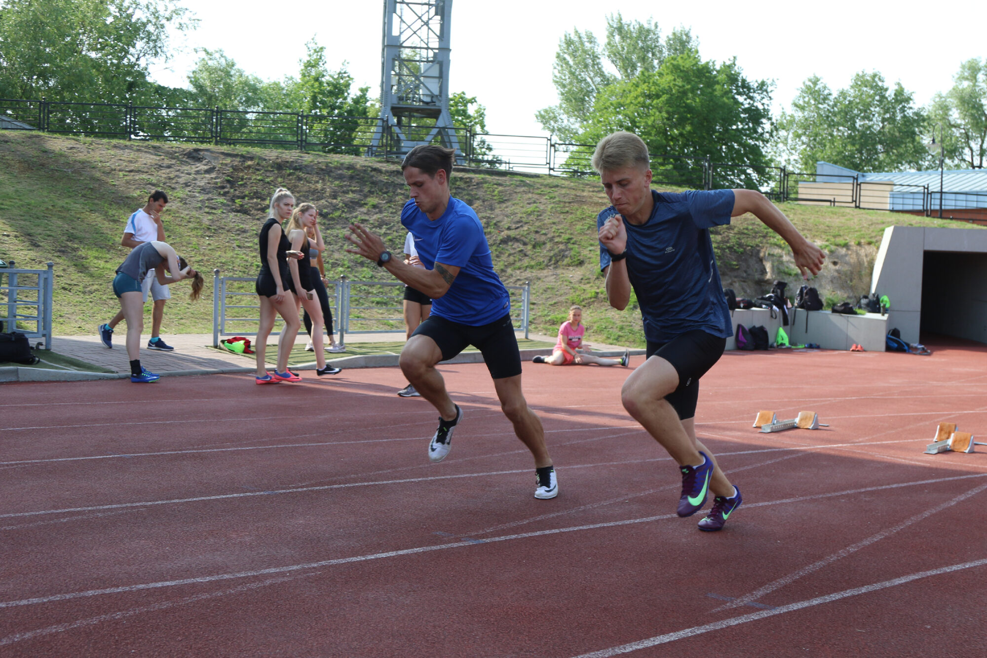 Ministrija atļauj treniņus, sportisti vēl nogaida
