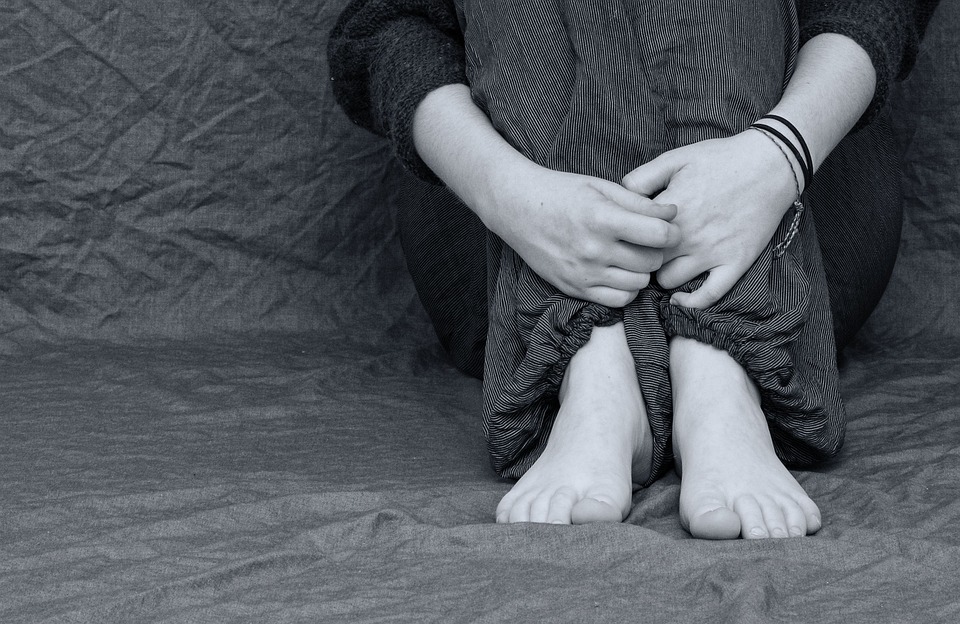Kurzemē trīs vīriešiem par seksuālu vardarbību pret pusaudzēm piespriež līdz deviņiem gadiem cietumā