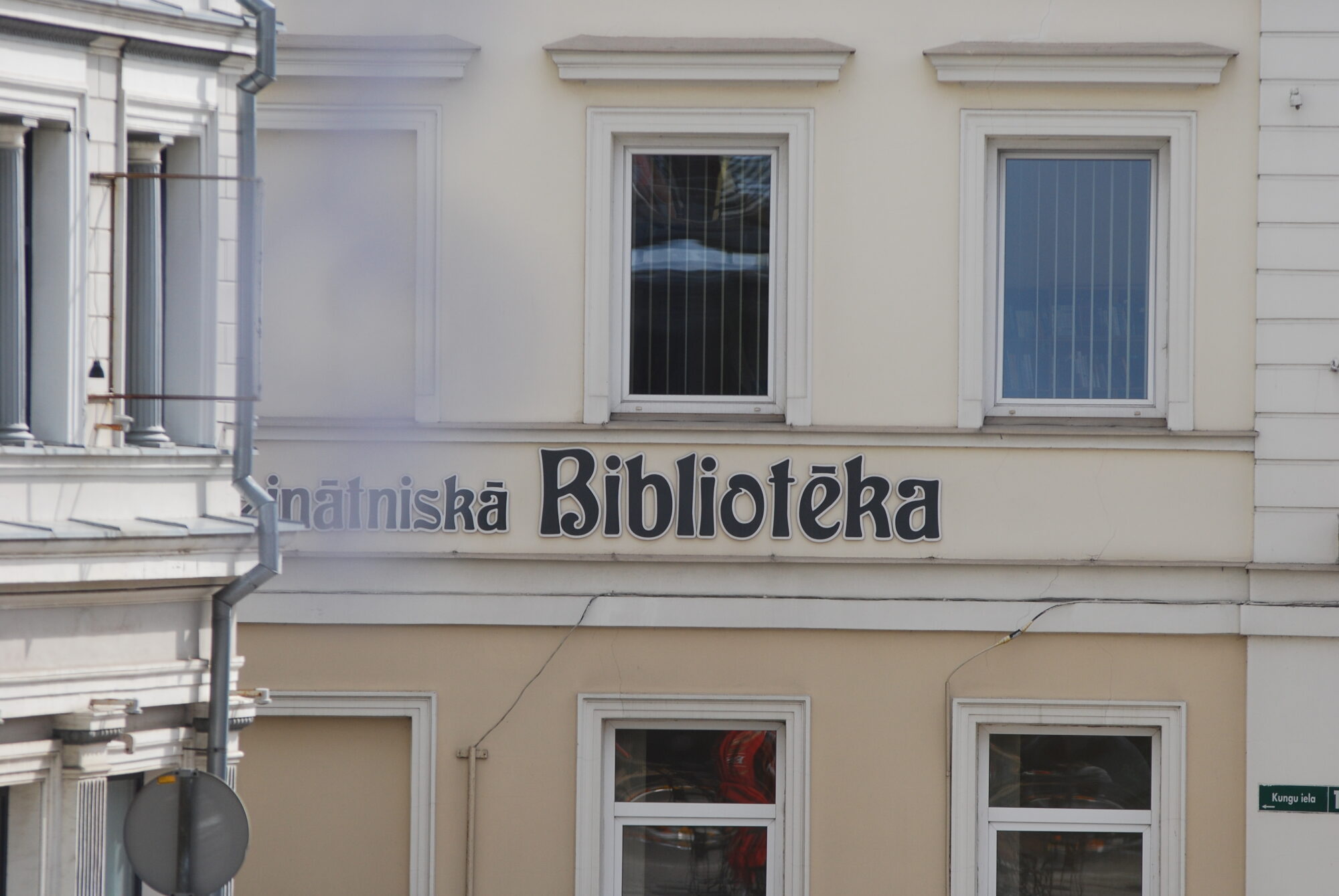 Bibliotēkā atdotās grāmatas turēs trīs dienu karantīnā