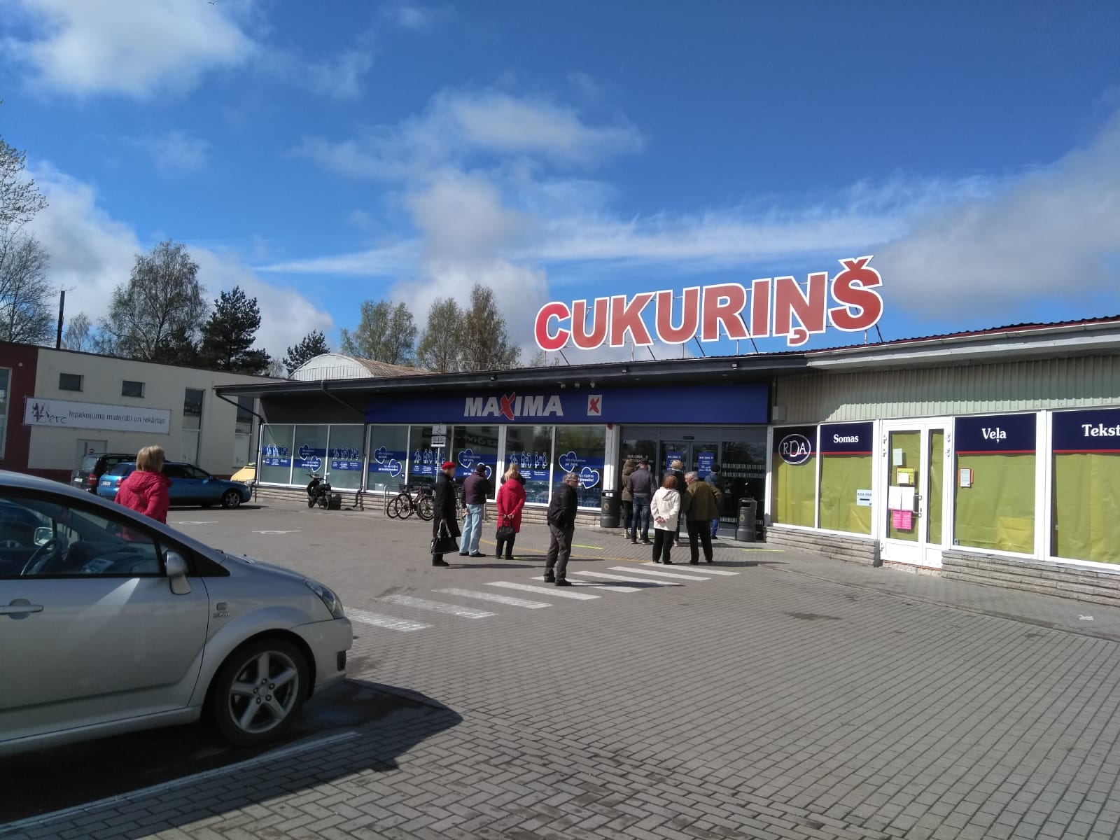 Atvērts rekonstruētais veikals “Cukuriņš”